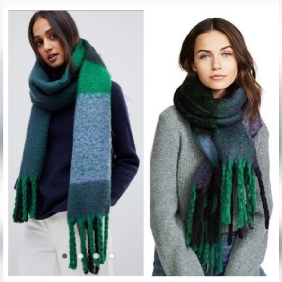 Free People Cameron Brushed Navy Plaid Bkanket Scarf Plush Fringe Oversized NWT - Picture 11 of 11